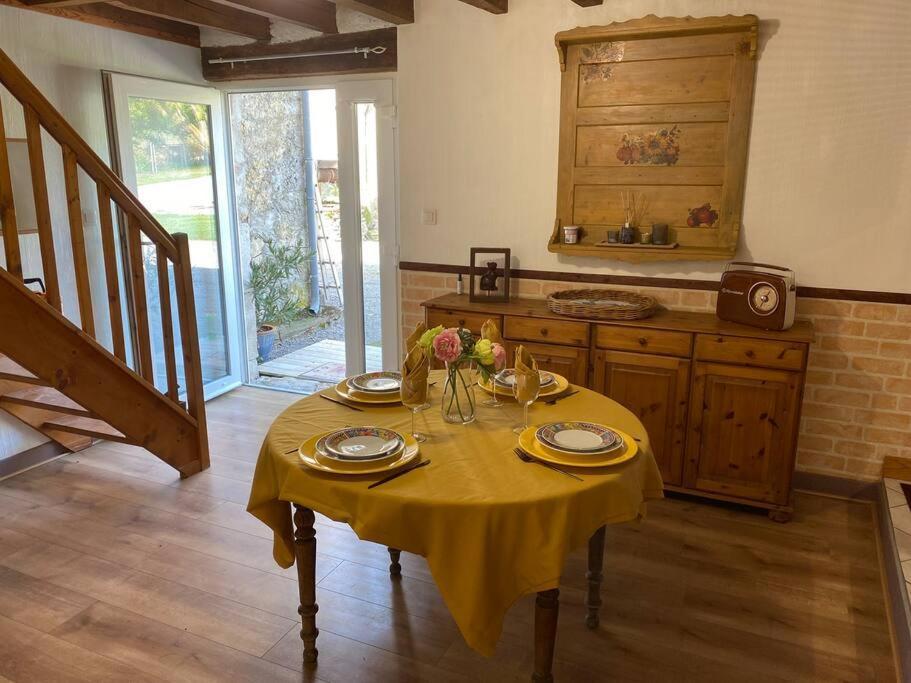 Gite De L'Ebaupin Louchy-Montfand ภายนอก รูปภาพ